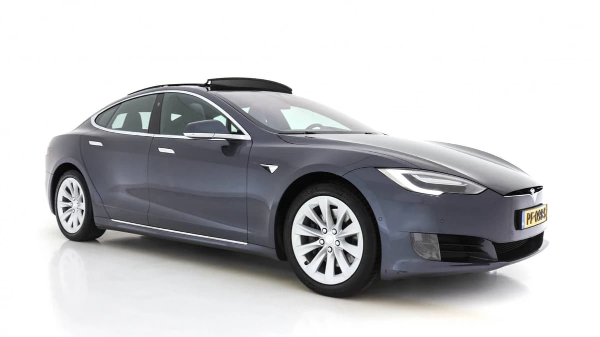Tesla Model s — foto 1