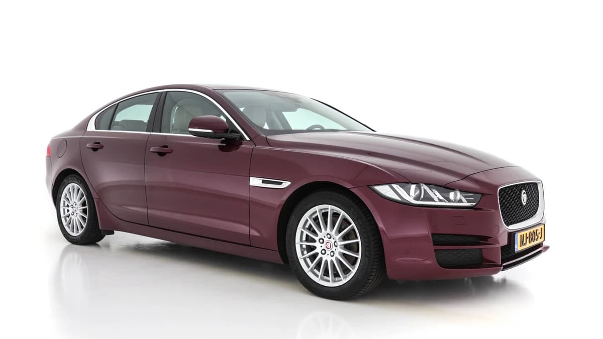 Jaguar Xe — foto 1