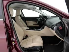 Jaguar Xe thumbnail 12