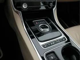 Jaguar Xe thumbnail 13