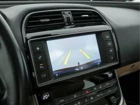 Jaguar Xe thumbnail 16