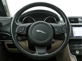 Jaguar Xe thumbnail 17