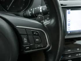 Jaguar Xe thumbnail 18