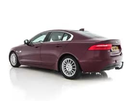 Jaguar Xe thumbnail 5