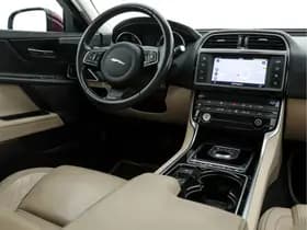 Jaguar Xe thumbnail 8