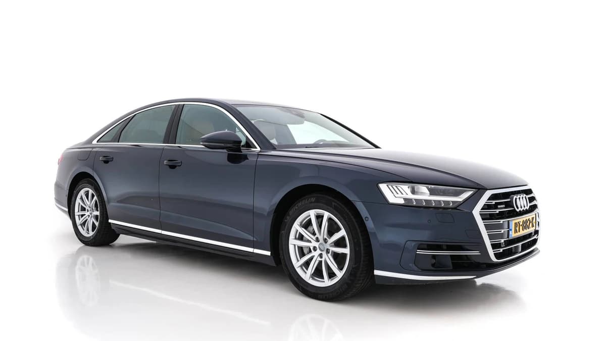Audi A8 — foto 1