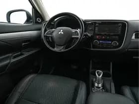 Mitsubishi Outlander thumbnail 8