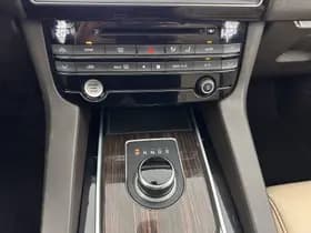 Jaguar F pace thumbnail 17