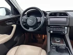 Jaguar F pace thumbnail 8