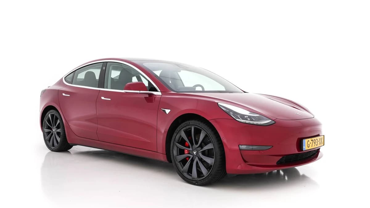 Tesla Model 3 — foto 1