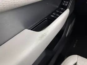 Land Rover range rover velar thumbnail 32