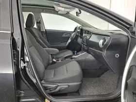 Toyota Auris thumbnail 11