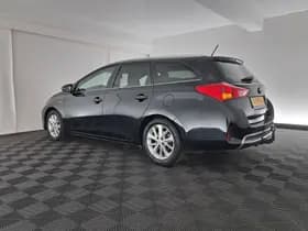 Toyota Auris thumbnail 4