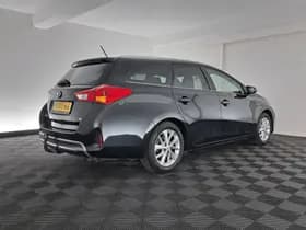Toyota Auris thumbnail 6