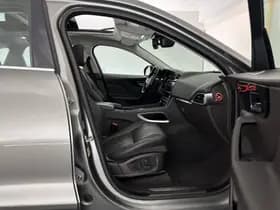 Jaguar F pace thumbnail 13