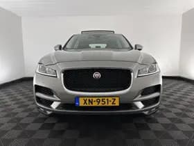 Jaguar F pace thumbnail 3