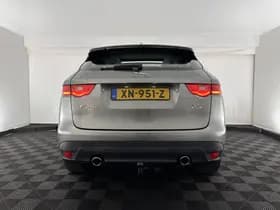 Jaguar F pace thumbnail 6