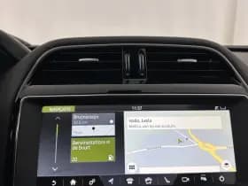 Jaguar F pace thumbnail 14