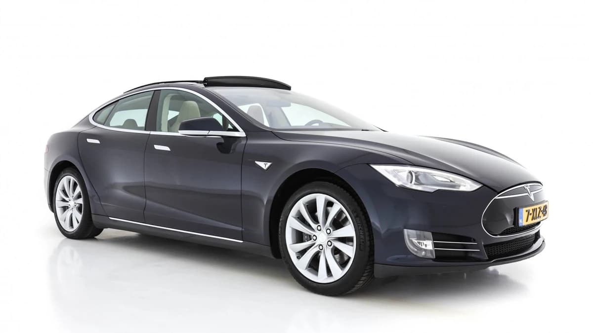 Tesla Model s — foto 1