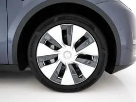 Tesla Model y thumbnail 26
