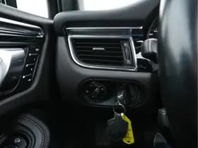 Porsche Macan thumbnail 20
