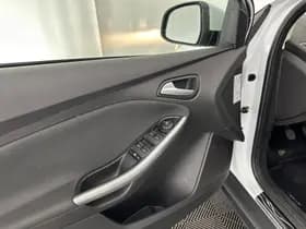 Ford Focus thumbnail 22