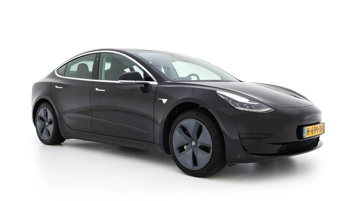 Tesla Model 3 — foto 1