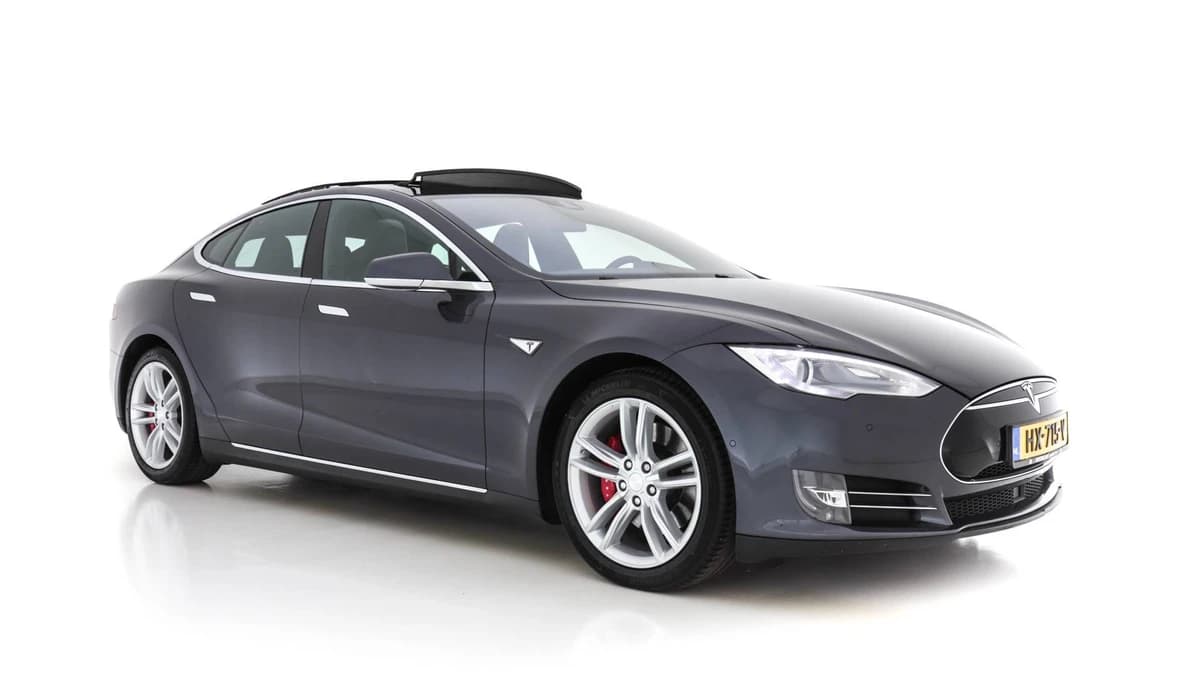 Tesla Model s — foto 1
