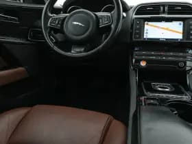 Jaguar Xe thumbnail 8