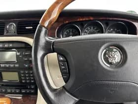 Jaguar Xj thumbnail 16