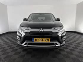 Mitsubishi Outlander thumbnail 3