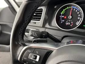 Volkswagen Golf thumbnail 21