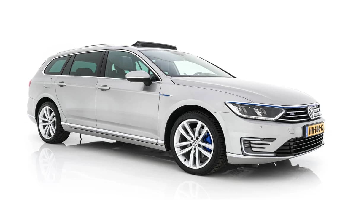 Volkswagen Passat — foto 1