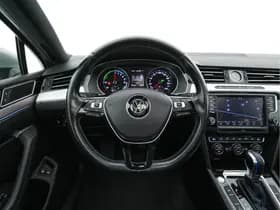 Volkswagen Passat thumbnail 17