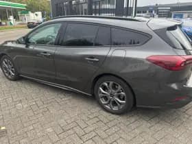 Ford Focus Wagon 1.0 EcoBoost Hybrid ST Line | Winter Pack thumbnail 2