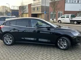 Ford Focus 1.0 EcoBoost Hybrid Titanium | SYNC 4 | CarPlay | Privacy Glass thumbnail 3