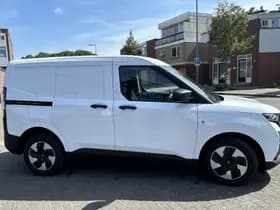 Ford E-Transit Courier Trend 44 kWh | Trekhaak | € 4.440,- voorraadkorting thumbnail 4