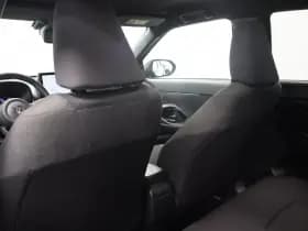 Toyota Yaris Cross 1.5 Hybr 130 Dynamic | Comfort Pack | Winter Pack thumbnail 8