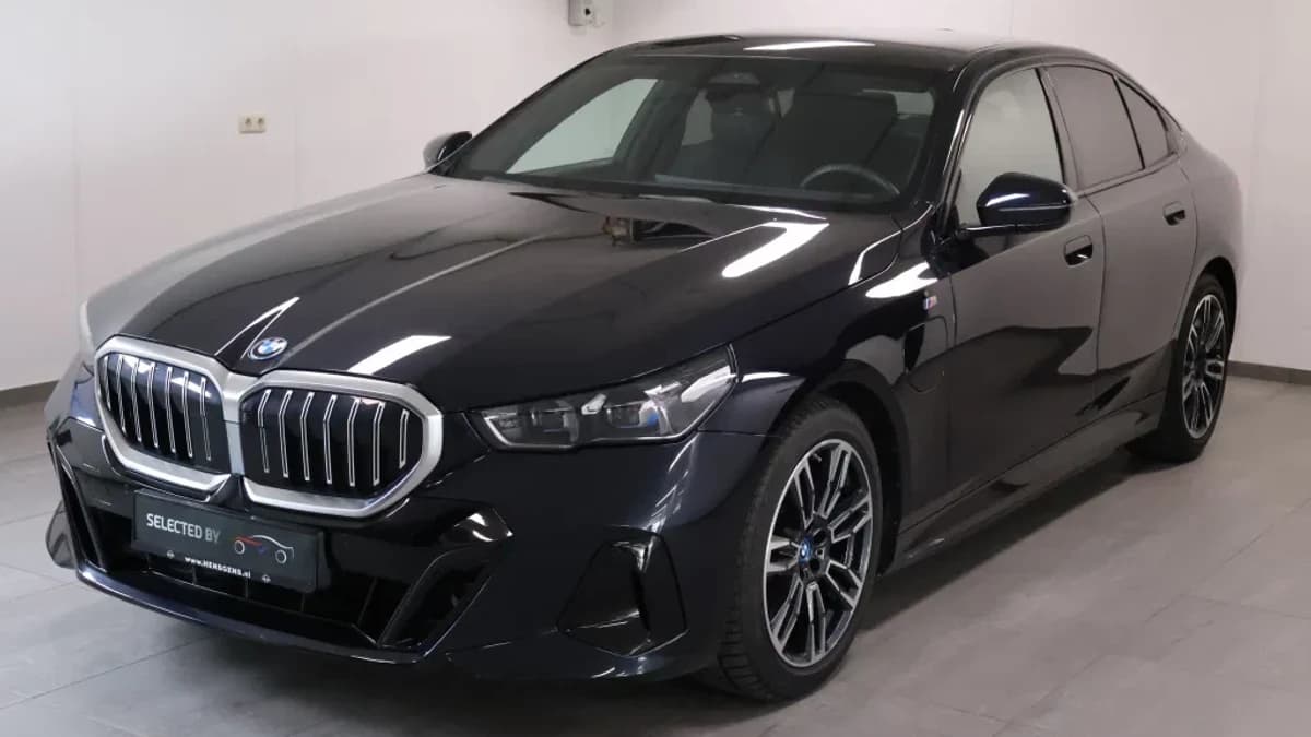 BMW 5 Serie 530e | M-Sport | Pano | 360 camera — foto 1