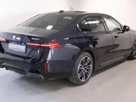 BMW 5 Serie 530e | M-Sport | Pano | 360 camera thumbnail 3