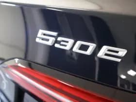 BMW 5 Serie 530e | M-Sport | Pano | 360 camera thumbnail 41