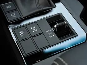 Toyota Land Cruiser 2.8 D-4D Standard Roof Window Van First Edition Limited Automaat 206Pk thumbnail 6