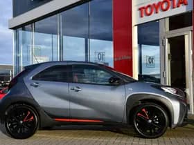 Toyota Aygo X 1.0 VVT-i S-CVT Undercover Jun Takahashi Limited Automaat 72pk thumbnail 3