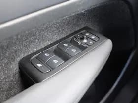 Volvo XC40 Recharge P8 AWD R-Design thumbnail 17