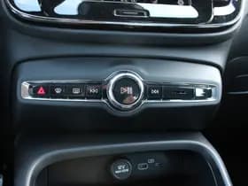 Volvo XC40 Recharge P8 AWD R-Design thumbnail 26