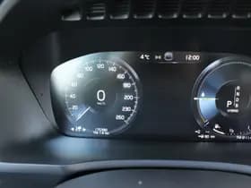 Volvo XC90 T8 Twin Engine AWD Momentum thumbnail 23