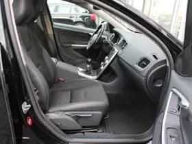 Volvo V60 T3 Momentum thumbnail 35