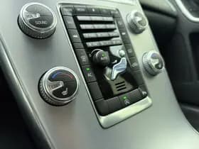 Volvo XC60 D3 150pk Polar+ / Lederen bekleding / Stoelverwarming / Elektr. verstelbare stoel / Trekhaak / All-season banden / thumbnail 32