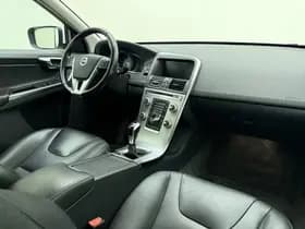 Volvo XC60 D3 150pk Polar+ / Lederen bekleding / Stoelverwarming / Elektr. verstelbare stoel / Trekhaak / All-season banden / thumbnail 10