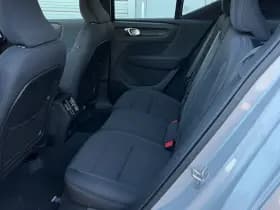 Volvo XC40 Extended Range Plus 82 kWh / Adaptieve cruise control / verwarmbare voorstoelen / Trekhaak / thumbnail 12